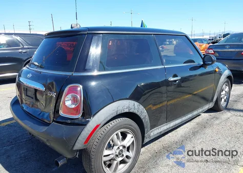 2013 Mini Hardtop Cooper z USA, uszkodzony, nr VIN WMWSU3C52DT687117